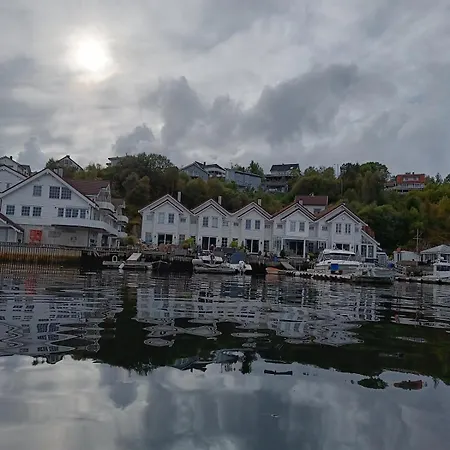Koselig Hus Med Egen Brygge