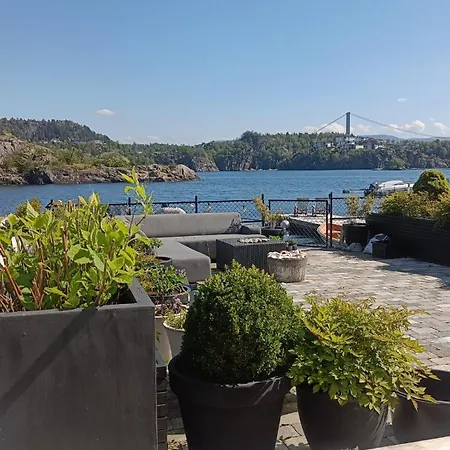 Koselig Hus Med Egen Brygge Holiday home Askoy