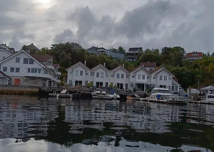 Koselig Hus Med Egen Brygge