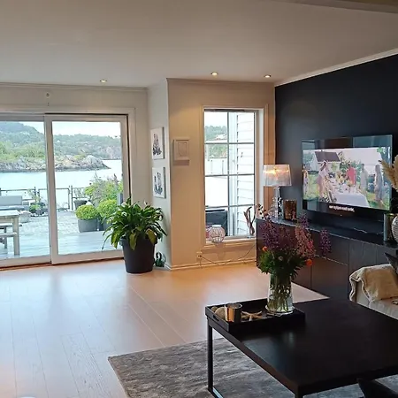 Koselig Hus Med Egen Brygge Сasa de vacaciones Askoy